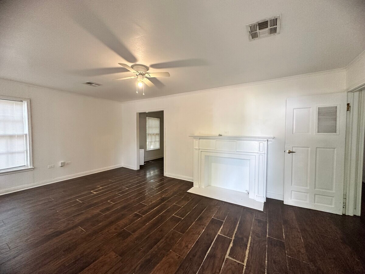 Photo - 2824 Alexander Ave