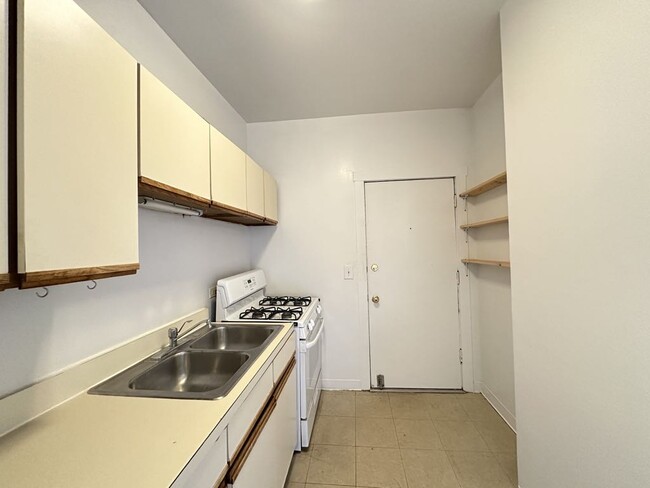 Photo - 1532 N Kedzie Ave Unidad E3 Rental