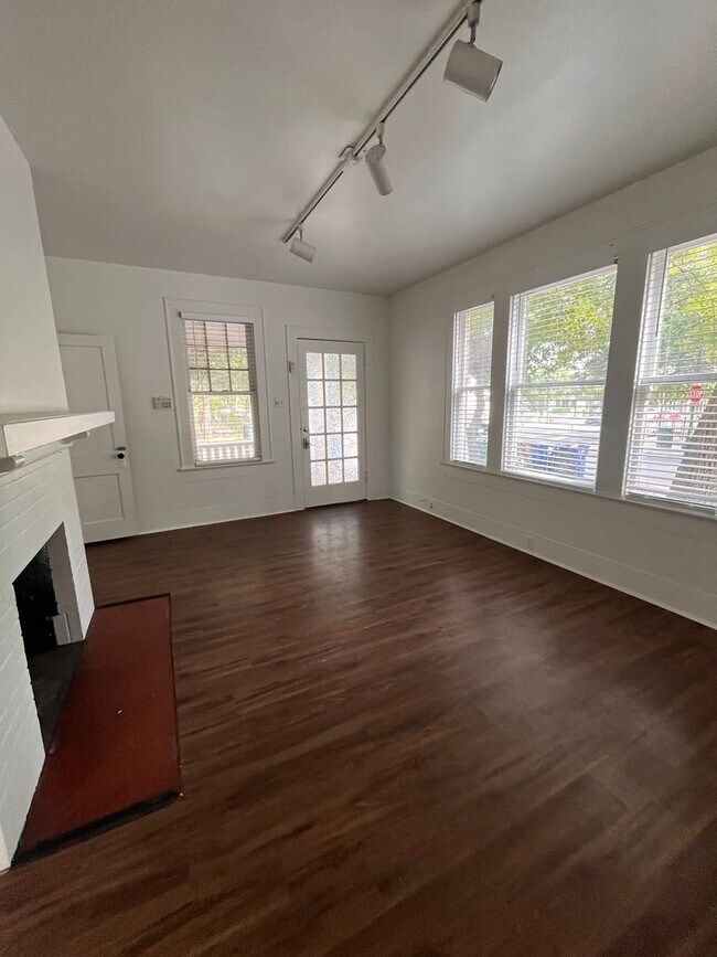 Photo - 3bed/1bath Duplex on West Campus