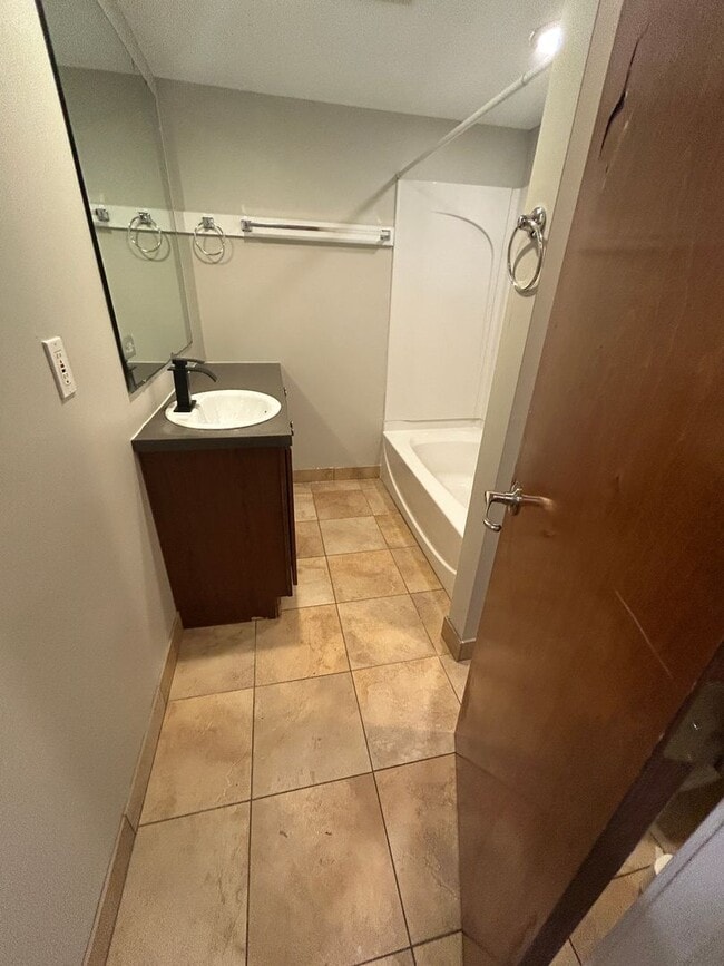 Photo - 909-911 Connecticut Unit 911