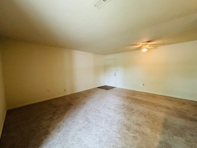 Photo - 813 Claytor Square