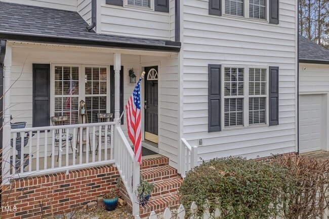 Photo - Great 3 Bedroom Home on Cul-de-Sac Lot with Garage & Screened Porch