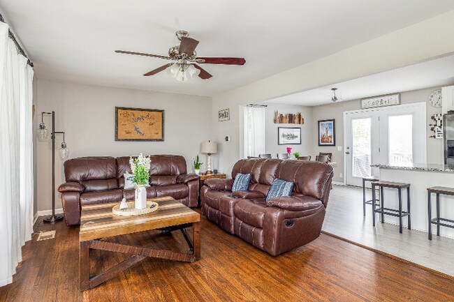 204 Edgewater Dr