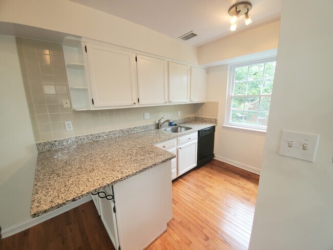 Photo - 2107 N Taft St Unit 16