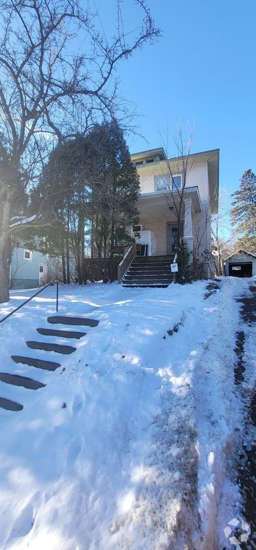 Building Photo - Duluth MN - Single Family Home - 4 Bed - 2...