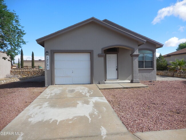 Building Photo - 14741 Calhoun Dr