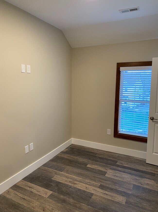 Photo - 48 Church St