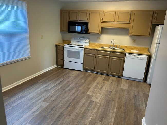 KItchen - 420 Village Ln Unit 420B