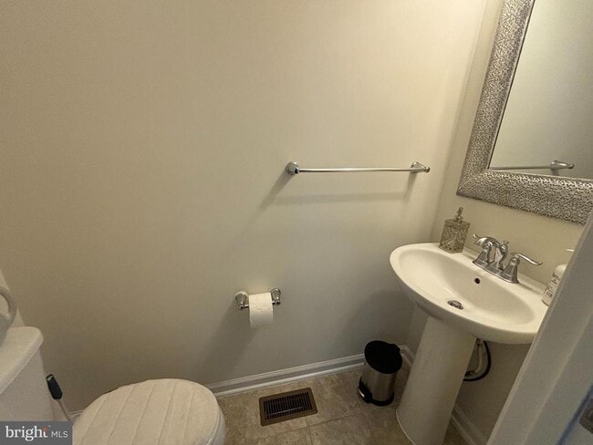 Photo - 41717 McMonagle Square