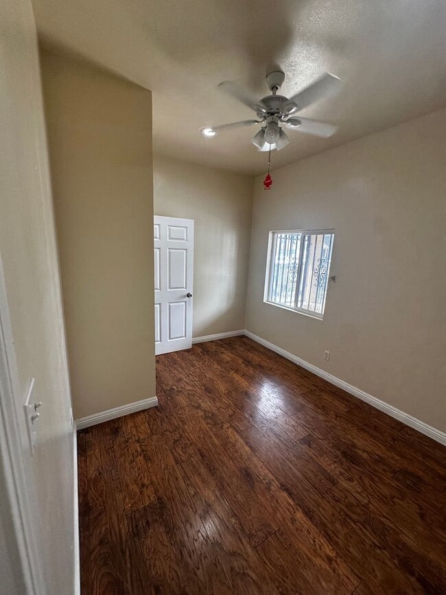 Photo - 750 E 40th Pl