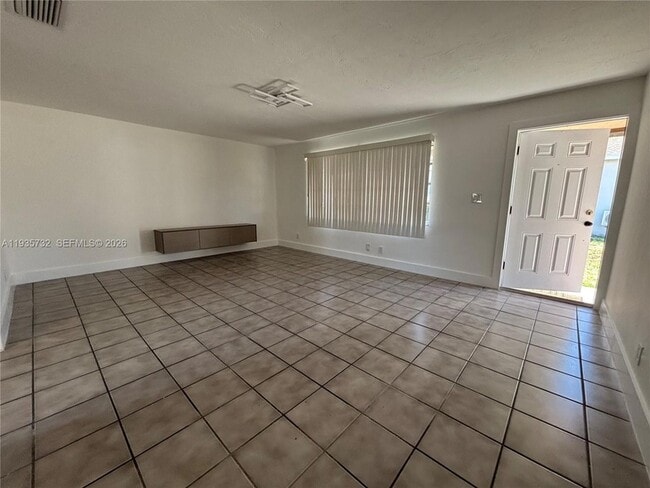 Photo - 5904 SW 27th St Unidad S