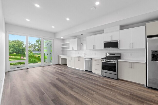 Building Photo - 4004 Banister Ln Unit 214