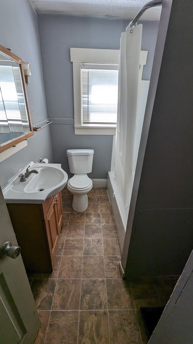 Photo - 757 Erie St S