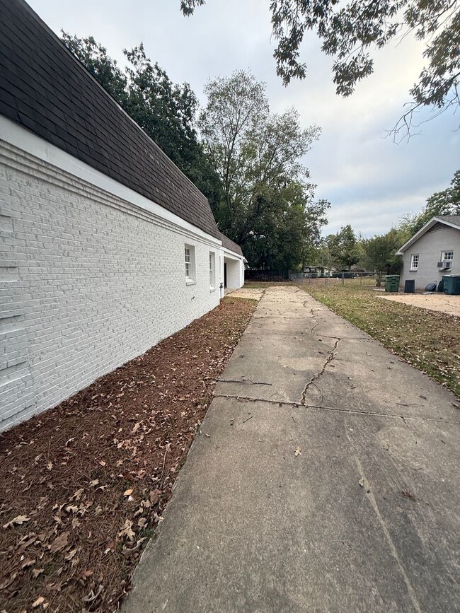 Photo - ** 4 Bed 2.5 Bath Located in Ridgefield** ...