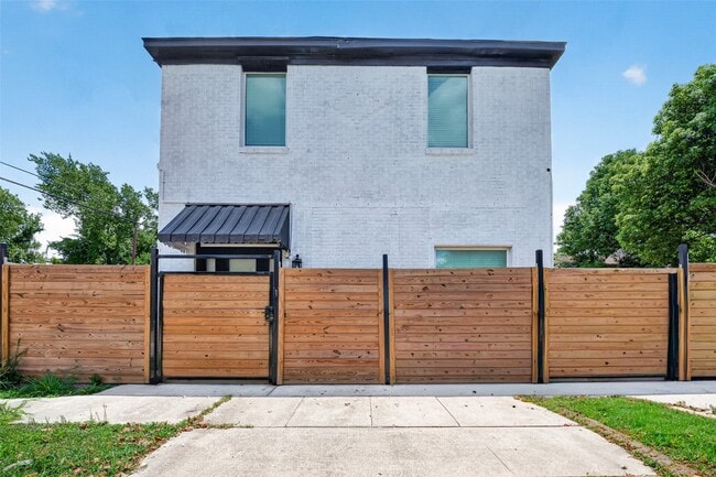 Building Photo - 3701 Hutchins St