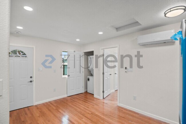 Photo - 4564 Angeles Ave