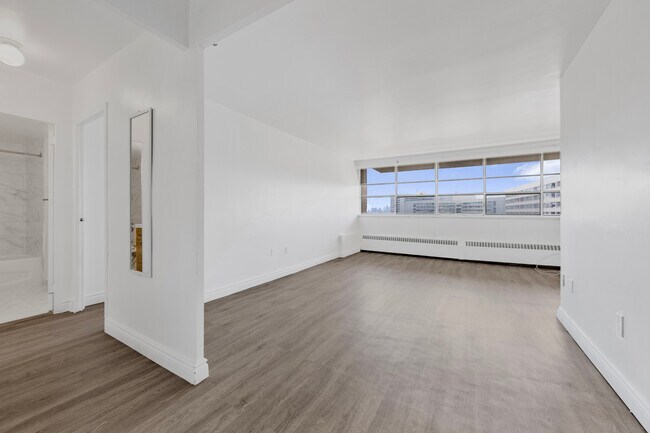 Photo - 65 Thorncliffe Park Dr Unit 1807