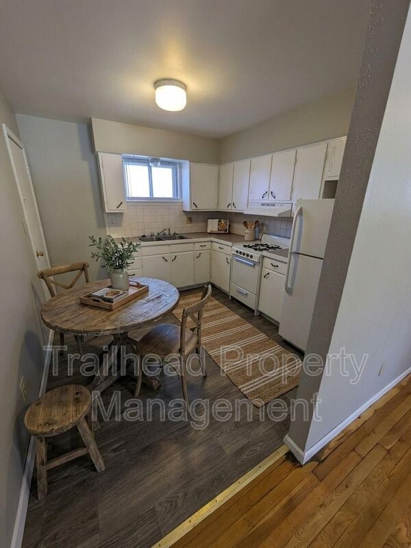 Photo - 110 S High St