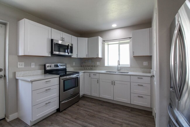 Photo - 310 N 12th Ave