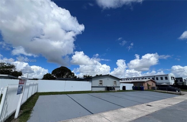 Building Photo - 19122 NW 36th Ave Unit B