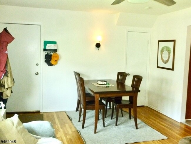 Photo - 33 N Willow St