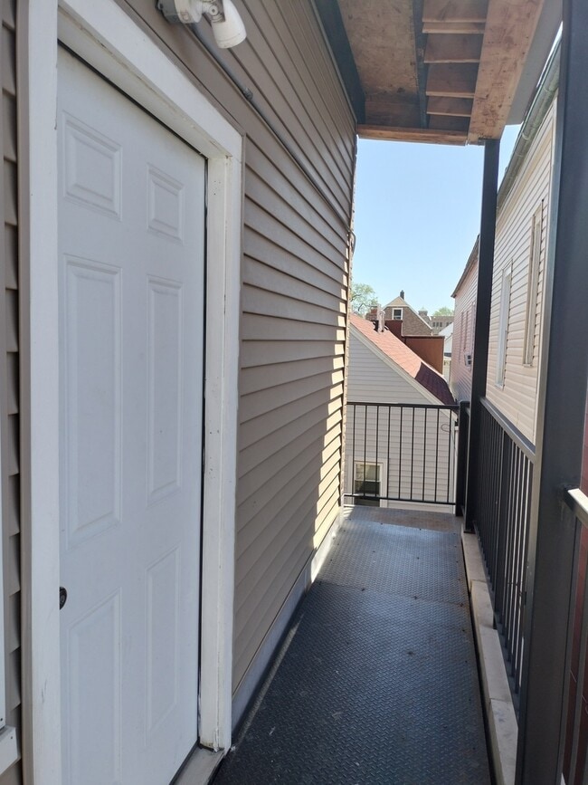 Photo - 1943 W 48th St