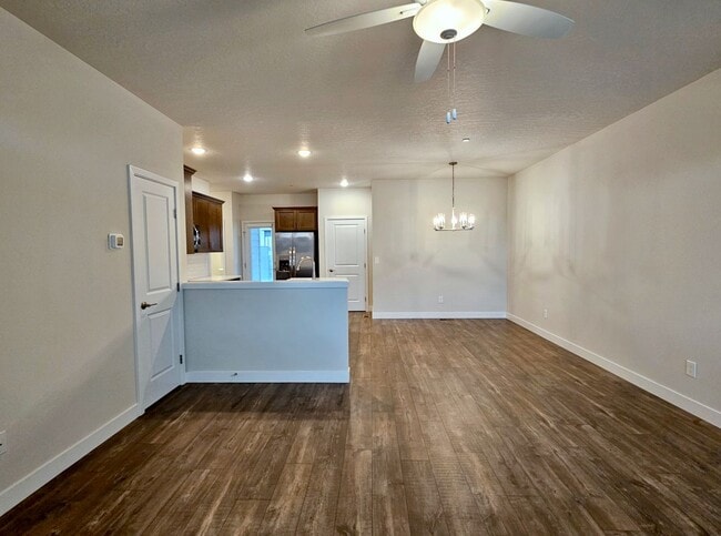 Photo - rent@crownpropertymanagement.com Unit 2553ca "LS BR"