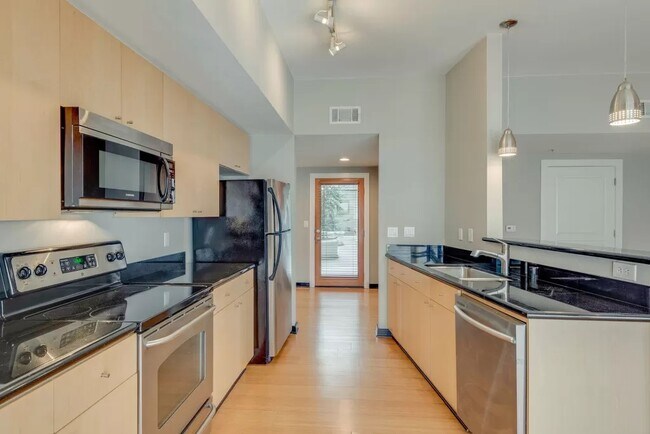 Photo - 807 18th Ave S Unidad 110