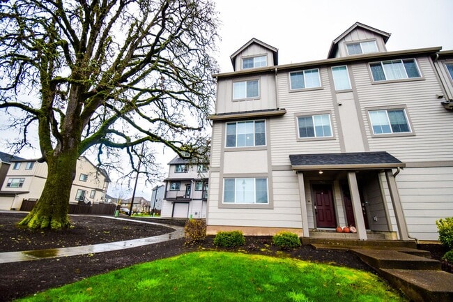 Building Photo - Beautiful 4 Bedroom 3.5 BA Home! Mother in Law Suite, Attached Garage & Top floor Bonus Room!