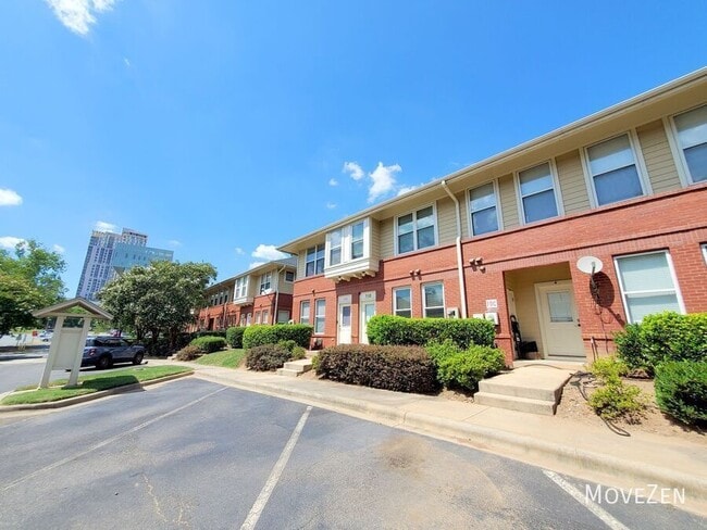 Photo - 526 E 9th St