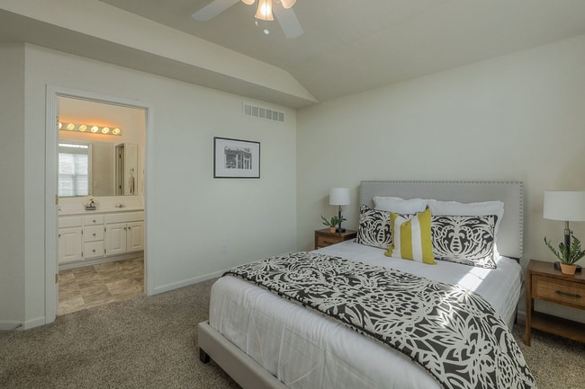 Photo - 764 S Evergreen St