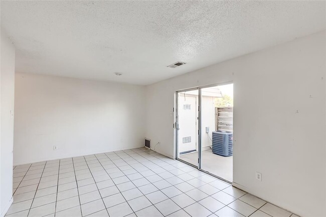 Photo - 2215 Mission Hill Dr