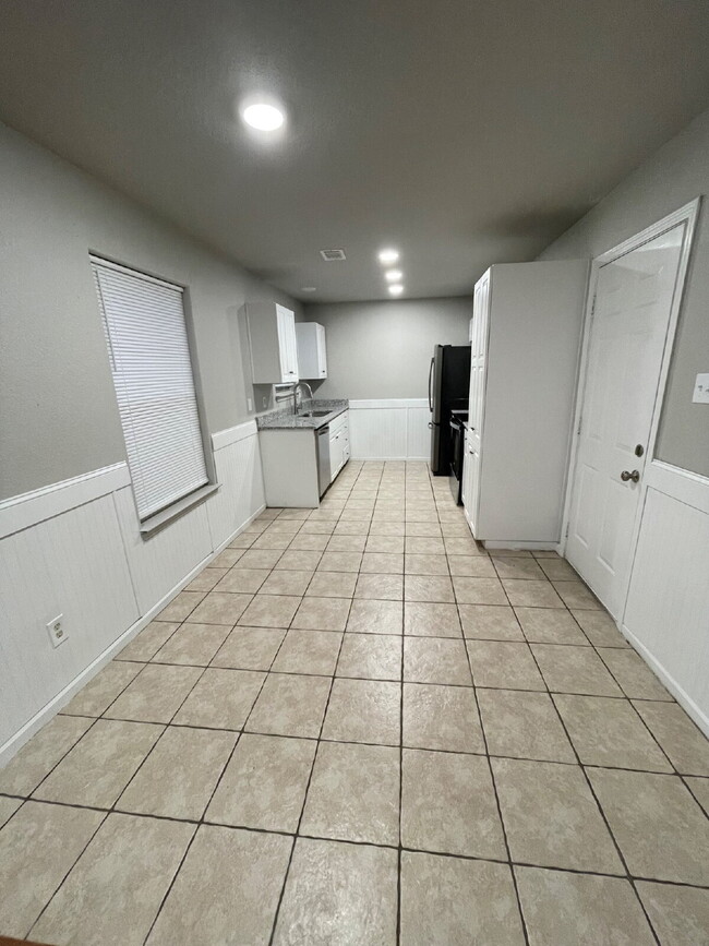 Photo - "Charming 3-Bed Home with Modern Touches & 2 Baths on Marion Street, Benton!"