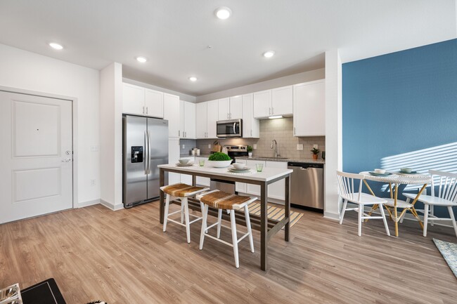 Novo Gateway | Apartments and Townhomes