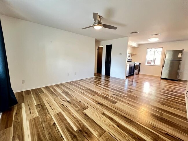 Photo - 559 Laura Ln