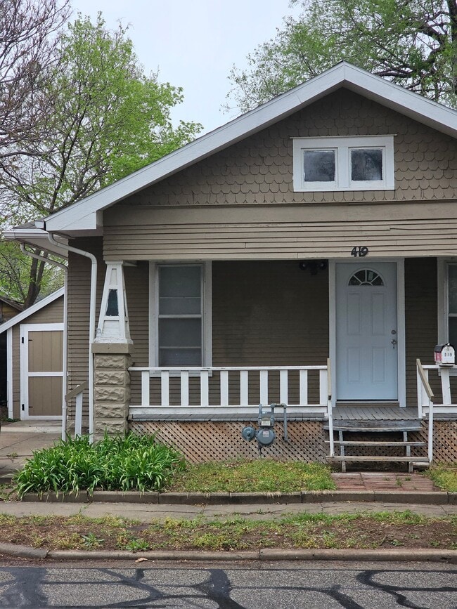 Building Photo - 419 Montrose St