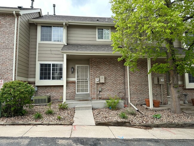 Building Photo - Spacious 2 Bed 2.5 Bath in the heart of Indian Creek