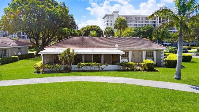 Photo - 3015 N Palm Aire Dr