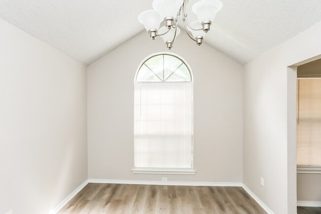 Photo - 2221 Collier Ct