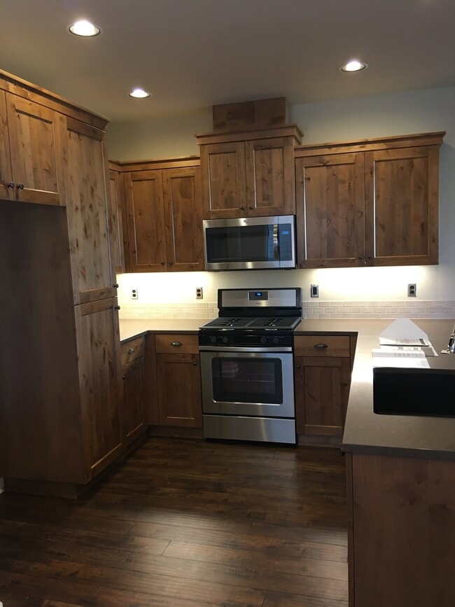 Photo - Gorgeous Newer Townhouse in NE Bend