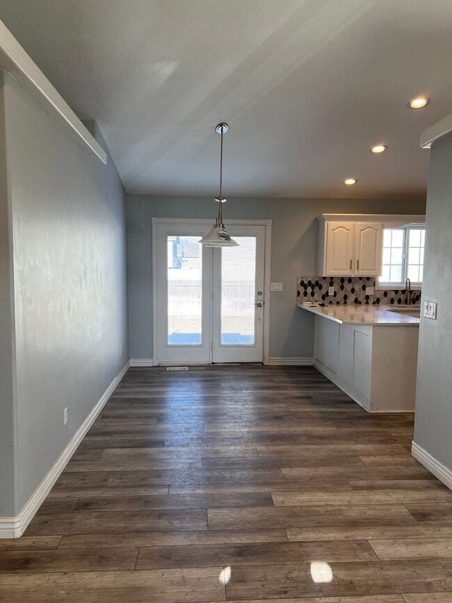 Photo - THIS IS A LEASE TAKEOVER - PLEASE CONTACT ...