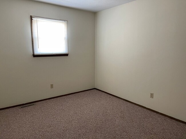 Photo - 3 BEDROOM 1.5 BATHROOM TOWNHOUSE FOR RENT