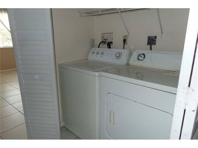 11453 NW 42nd St Unit 11453