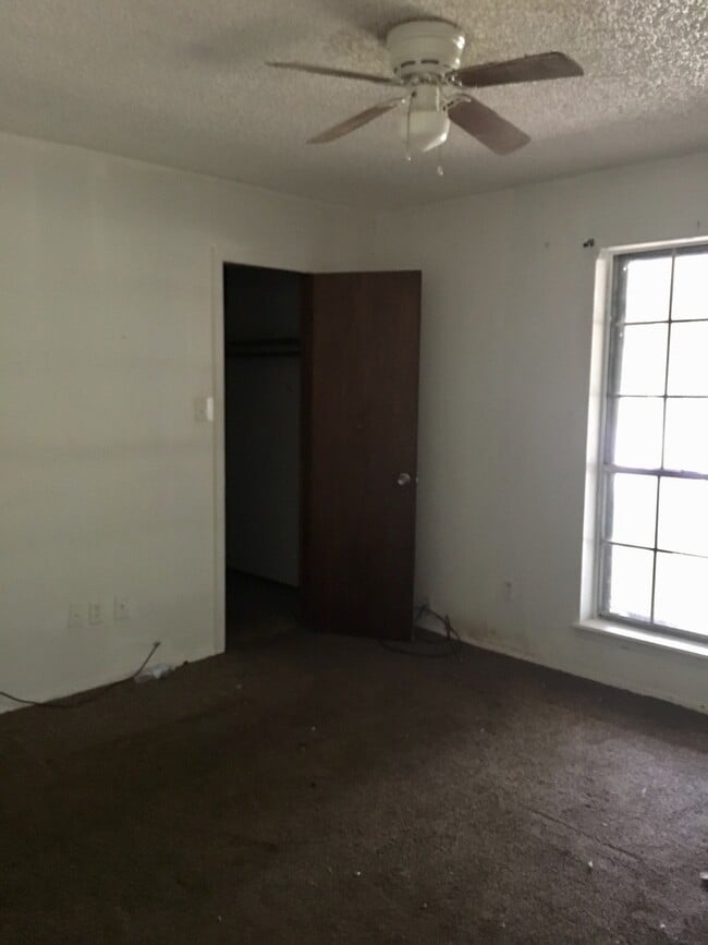 Photo - 110 Post Oak Ln