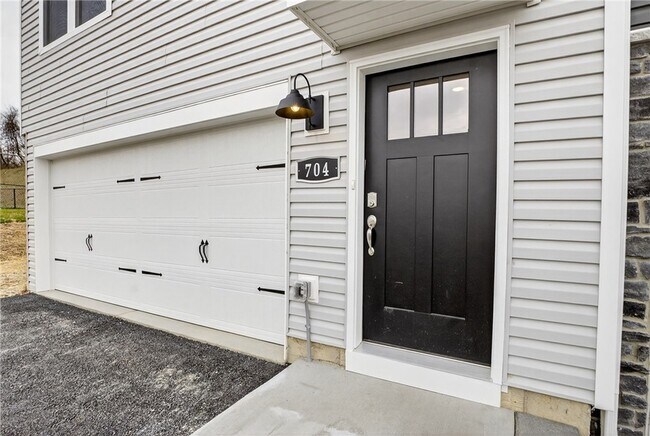 Photo - 704 Olivia St