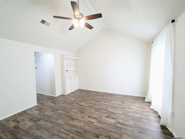 Building Photo - 402 Lee Dr Unit 4B