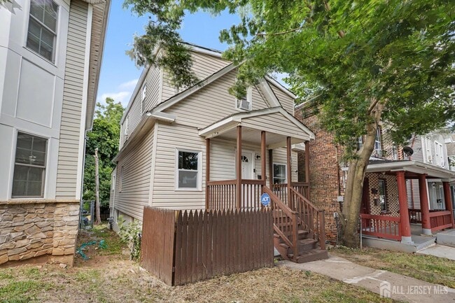 Photo - 181 Hale St