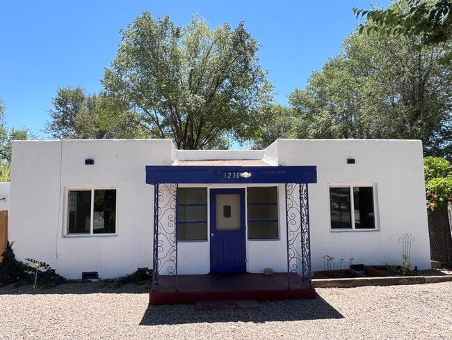 Building Photo - 1230 Montrose Pl SW