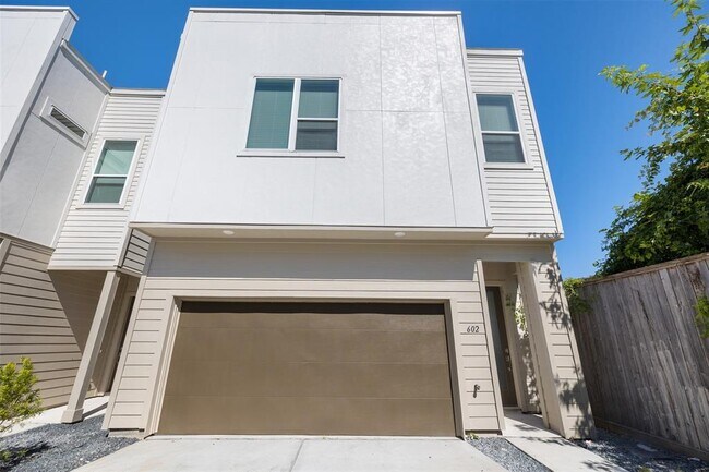 Photo - 602 Thornton Oaks Ln