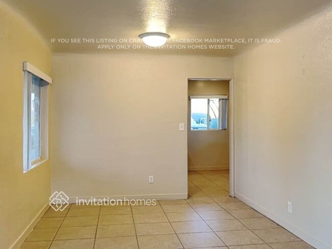 Photo - 527 W 1st St